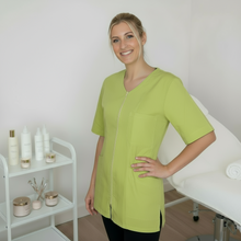 Lade das Bild in den Galerie-Viewer, Casacca da Lavoro Donna con Zip Verde Lime – Estetista, Alimentari, Maestra | Cod. 1106

