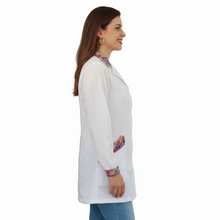 Lade das Bild in den Galerie-Viewer, Camice da lavoro donna,casacca slim, "bianco inserto smile" cod: 1313
