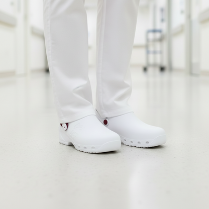 Zoccoli Sanitari Professionali Bianco – Calzuro Light, Cinturino Regolabile | Cod. 8250