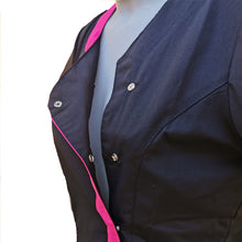 Lade das Bild in den Galerie-Viewer, Camice,casacca da lavoro donna mod beauty, Nero inserto fuchsia Cod: 290720
