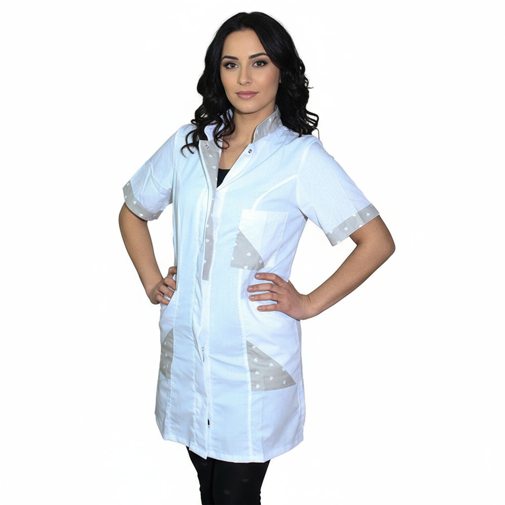 Bata de Trabalho de Mulher Slim-Fit Branca com Inserções de Corações - Fabricada em Itália Cód. 7395